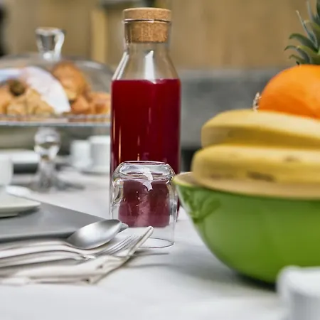 Alojamento de Acomodação e Pequeno-almoço Raffaello 16 *